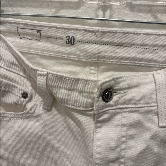 Levi's Women's Cream Jean Shorts - Picture 3 of 4